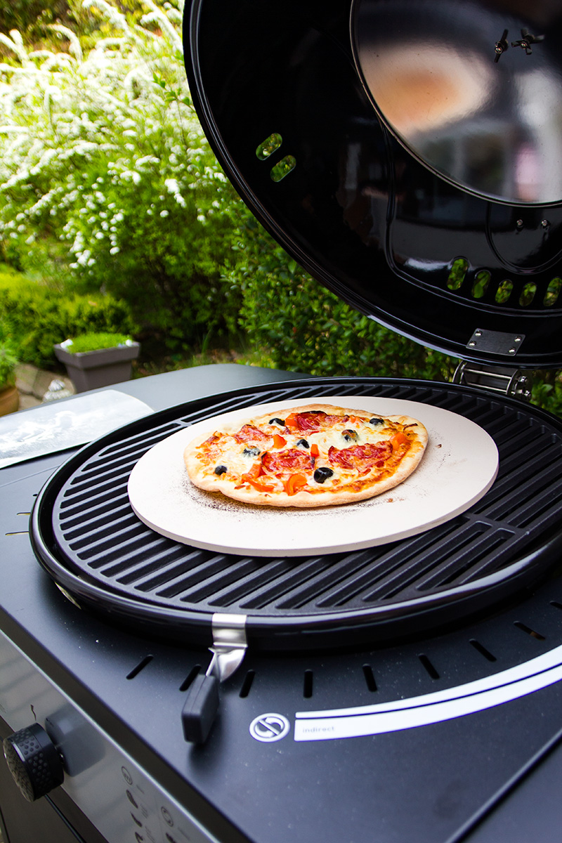 etiket Staan voor zwaan Pizza bakken met gasbarbecue Gomera Black HLS® van SunsetBBQ - Meersmaak